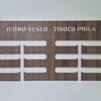 stalak držač nosač za medalje ovo nisu ukrasi. ovo su dokazi. (kopiraj)